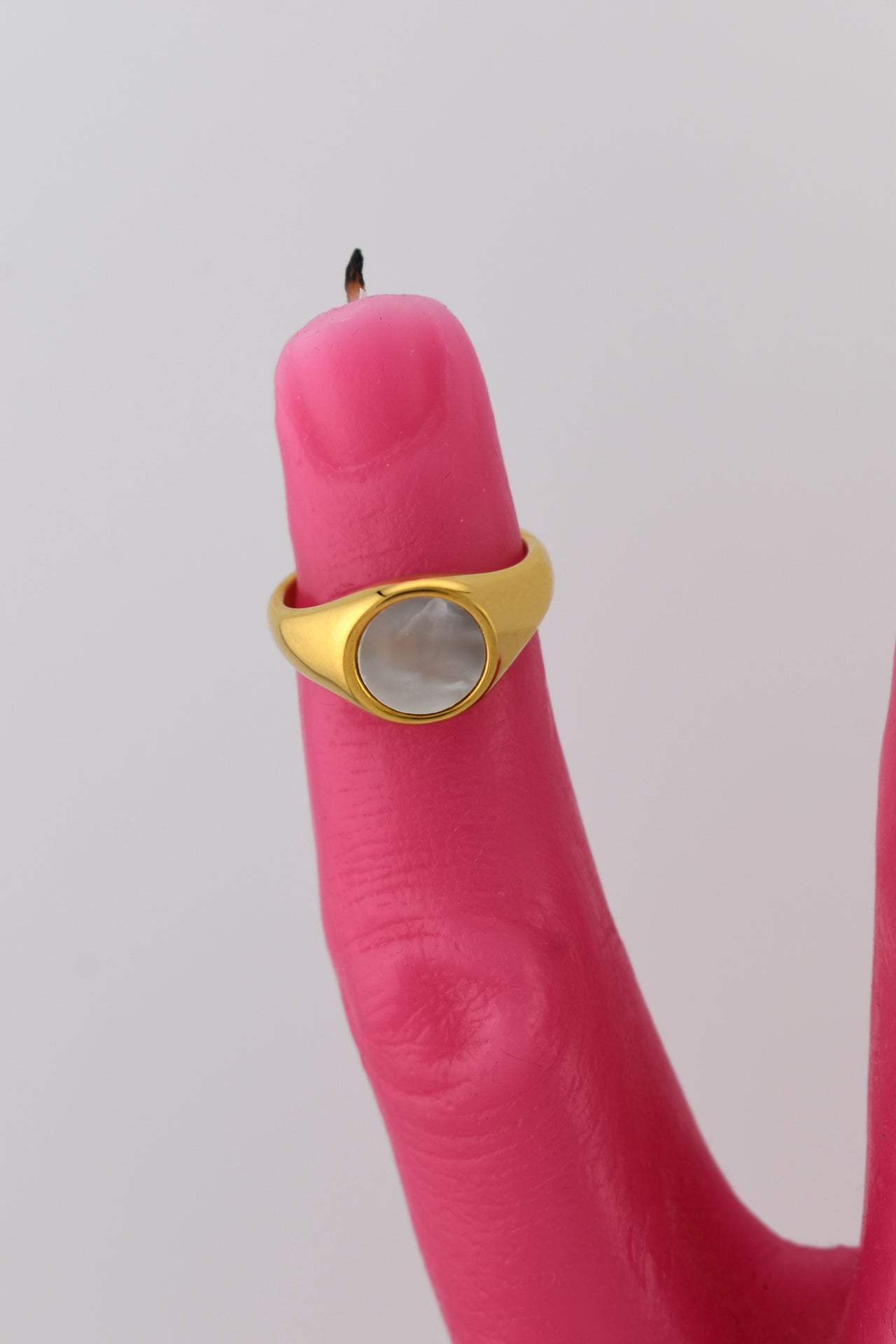 Round Pearl Signet Ring Gold