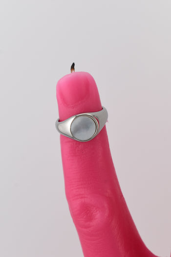 Round Pearl Signet Ring Gold