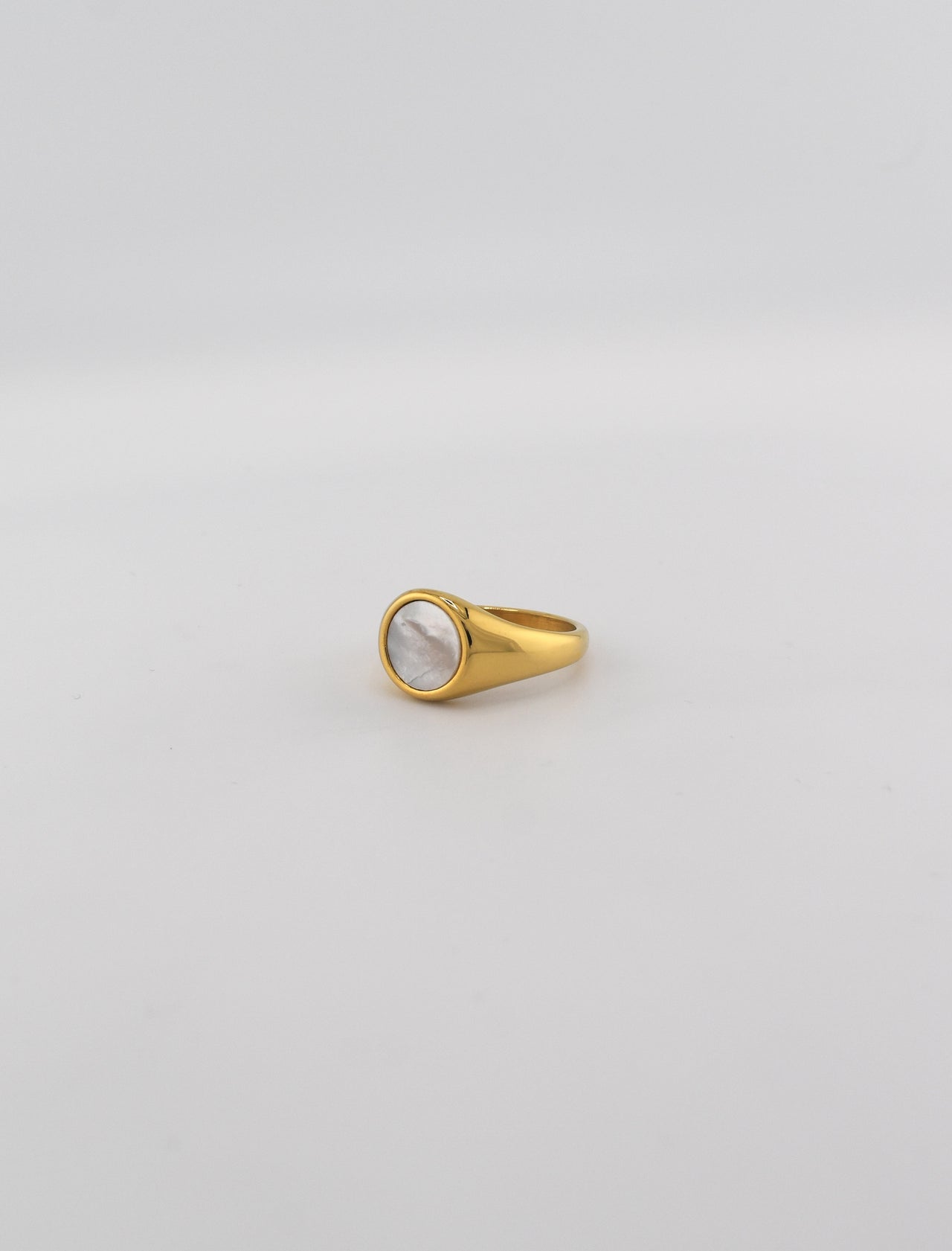 Round Pearl Signet Ring Gold