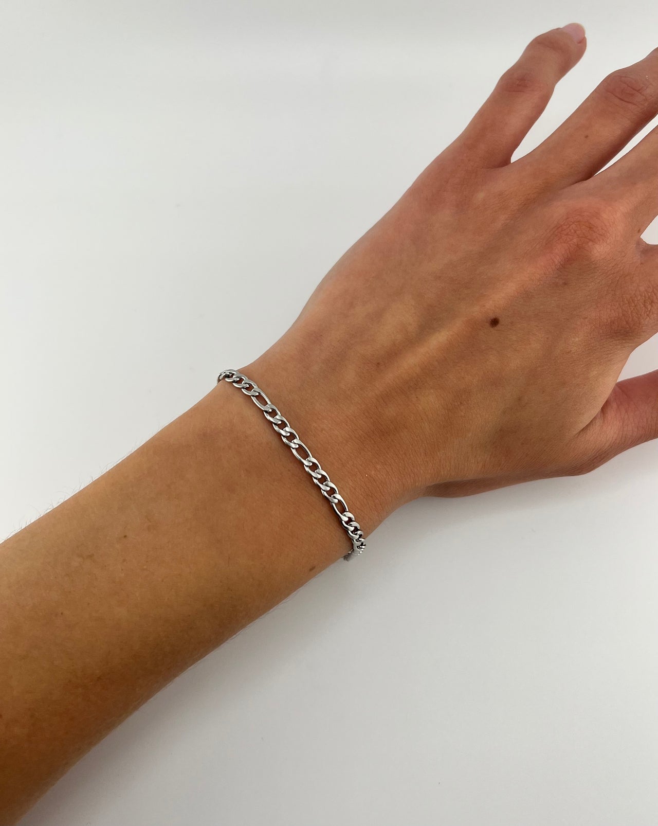 Dainty Figaro Bracelet