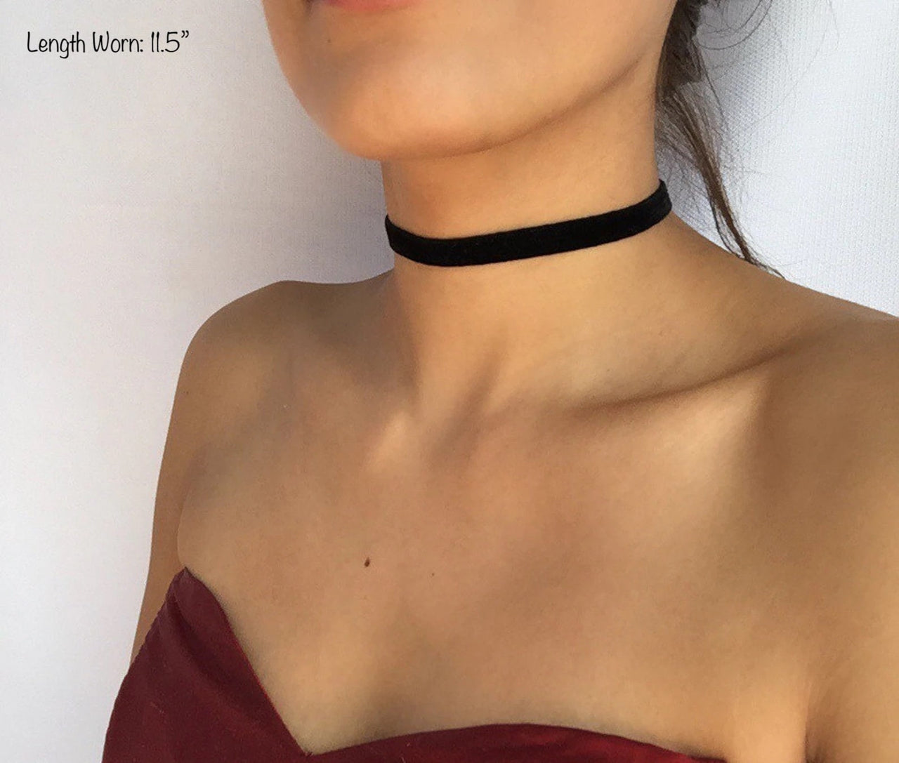 Thin black velvet choker